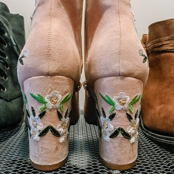*SOLD on MP* pink floral faux suede ankle boots - Picture 4 of 5